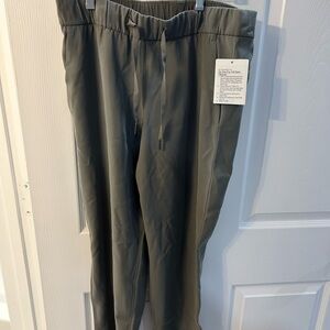 Lulu Lemon Women’s On the Fly 7/8 Pants